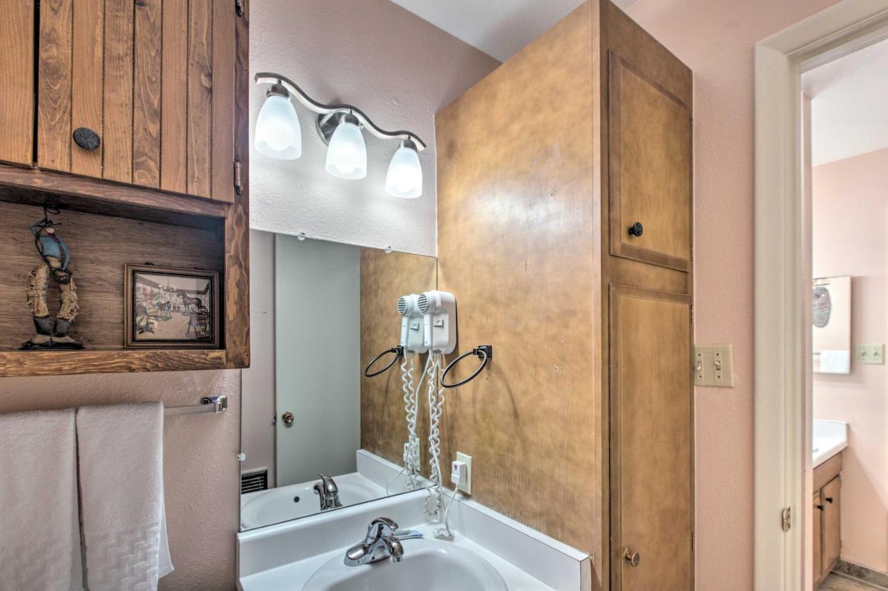 Red River Ski Condo On Main St - Mtn View! 외부 사진